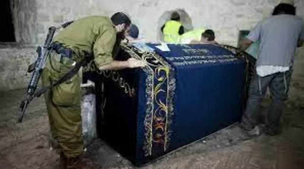 Palestinians Attack Biblical Figure, Joseph’s Tomb in West Bank